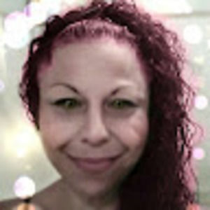 Meet your Posher, Larissa